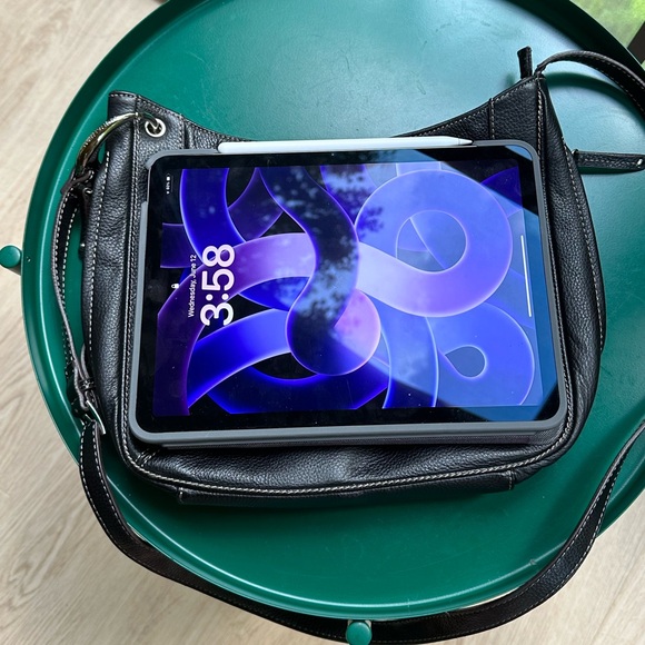 Black Tignanello Bag - Lots of Pockets! - Picture 16 of 16